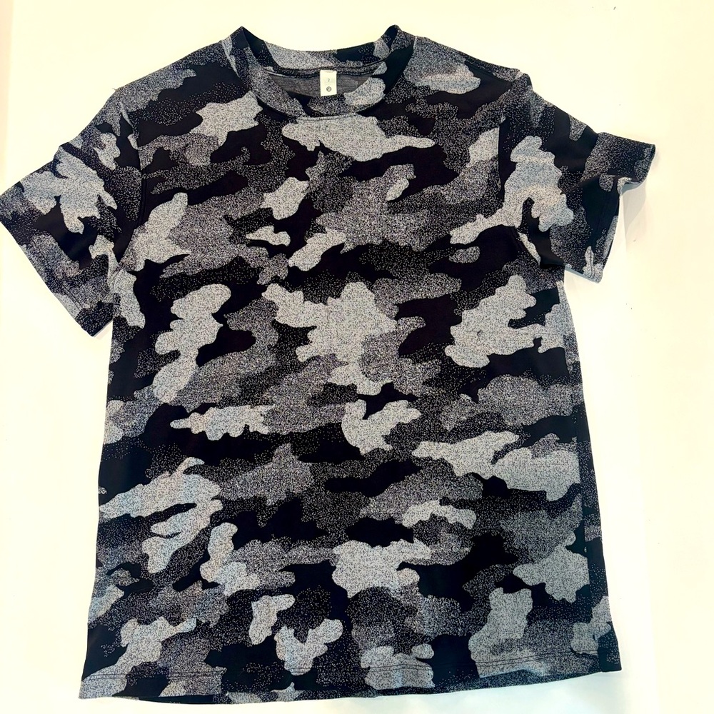 EUC Lululemon Camouflage Athletic Shirt Size 2